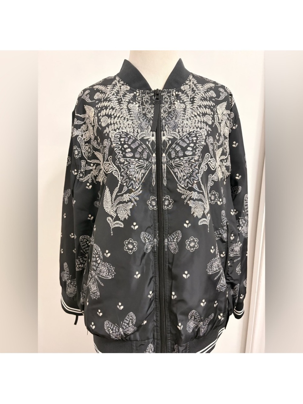 🎉 SALE 🎉 Johnny Was Bee Active Butterfly Bomber Jacket NWOT Large - Picture 5 of 9
